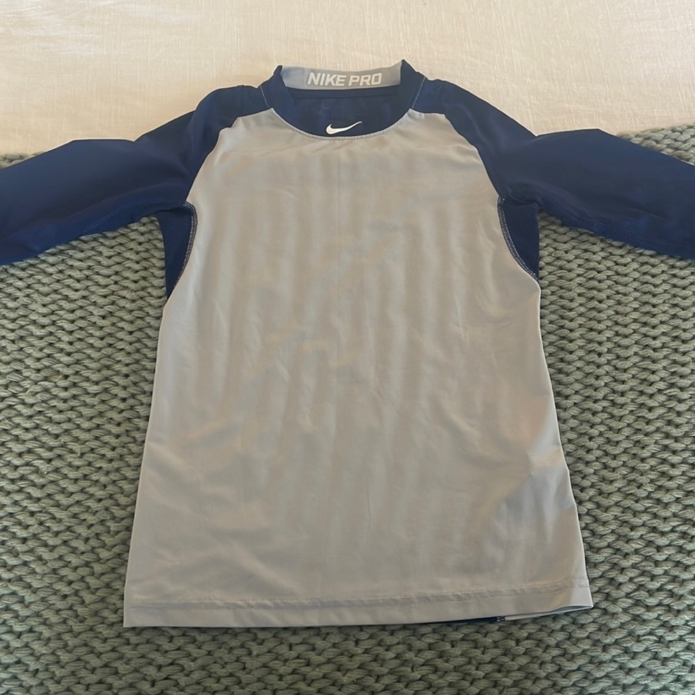 Boys nike size small baseball shirt